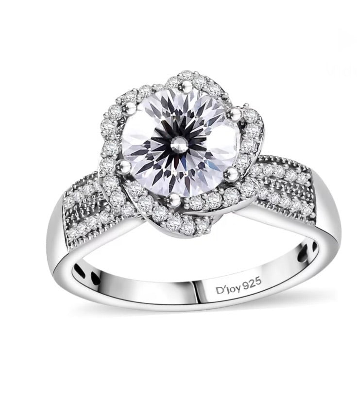 Moissanite Engagement Ring Crisantamo Cut