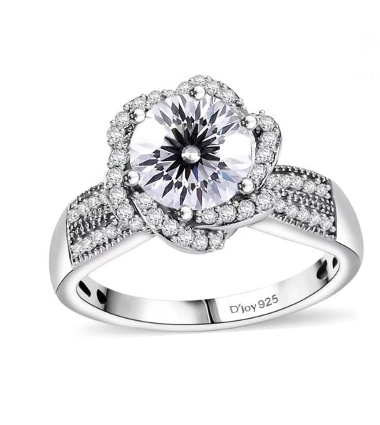 Moissanite Engagement Ring Crisantamo Cut