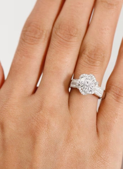 Moissanite Engagement Ring Crisantamo Cut