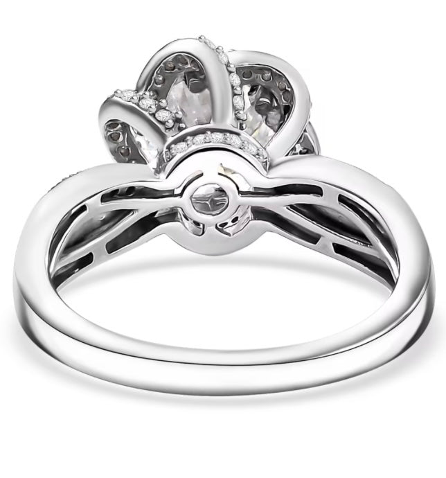 Moissanite Engagement Ring Crisantamo Cut