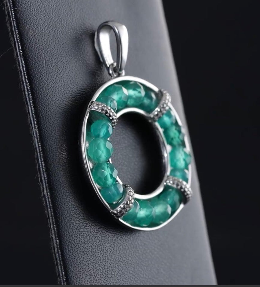 Green Onyx Circular Pendant With Chain