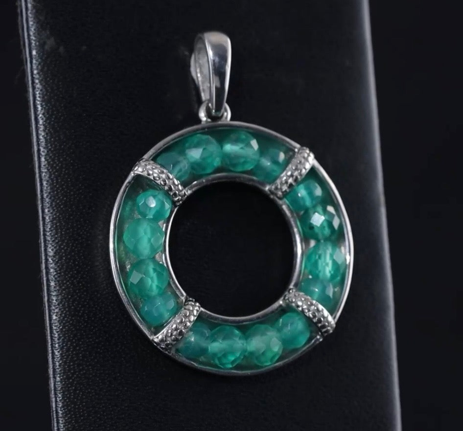 Green Onyx Circular Pendant With Chain