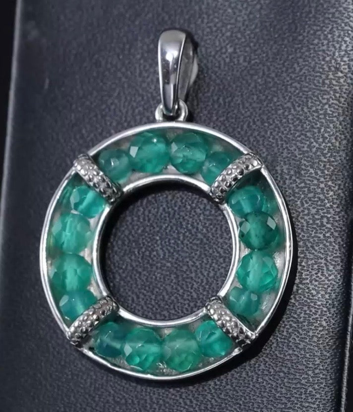 Green Onyx Circular Pendant With Chain
