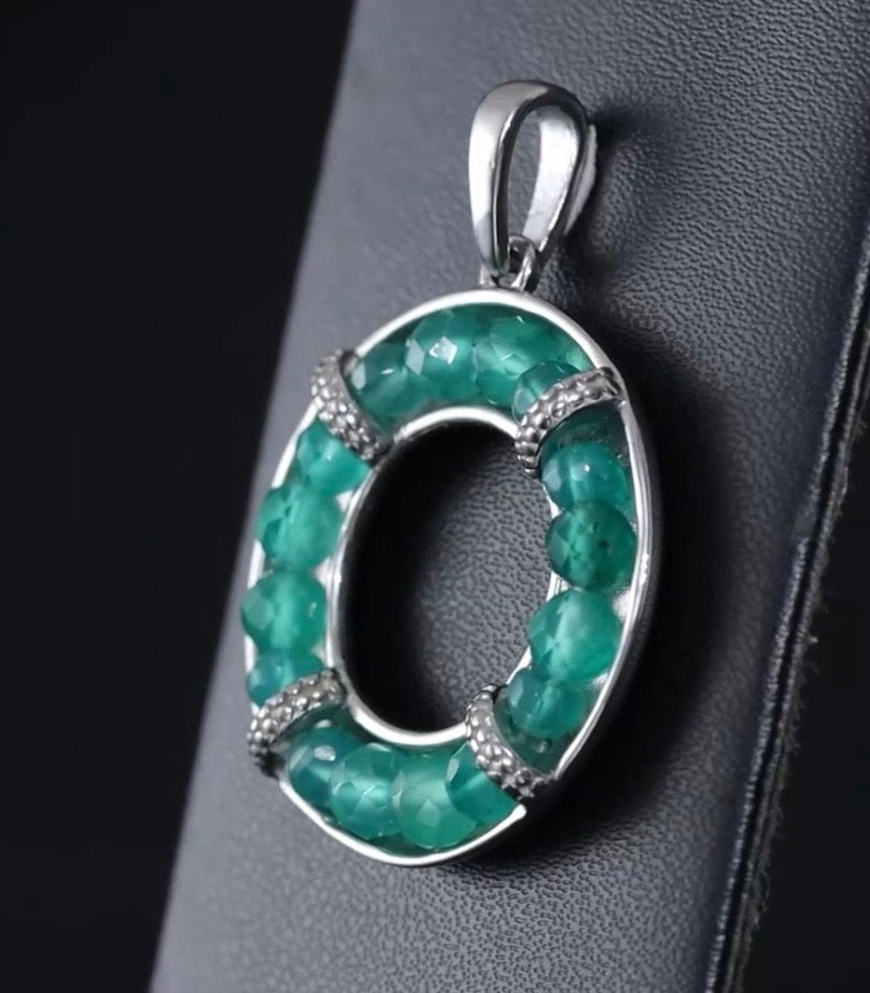 Green Onyx Circular Pendant With Chain