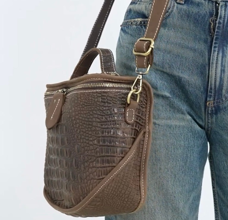 Italy Retro Crocodile Embossed Genuine Leather Handbag