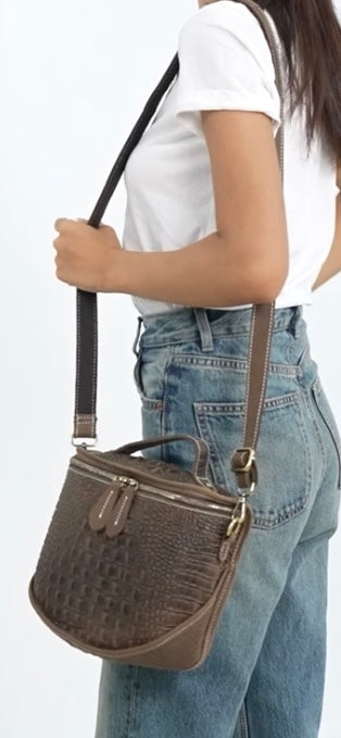 Italy Retro Crocodile Embossed Genuine Leather Handbag