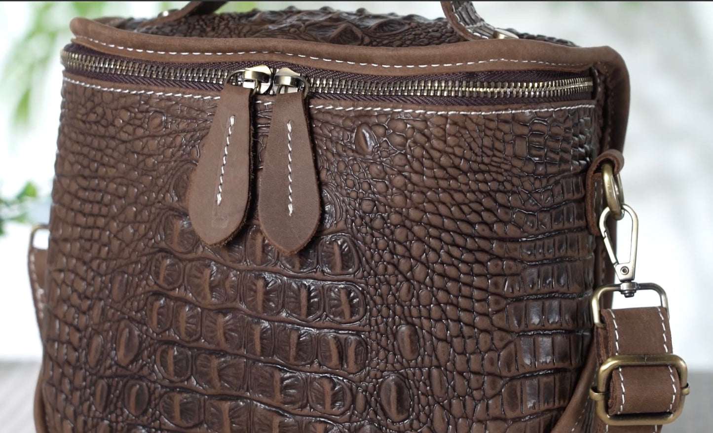 Italy Retro Crocodile Embossed Genuine Leather Handbag