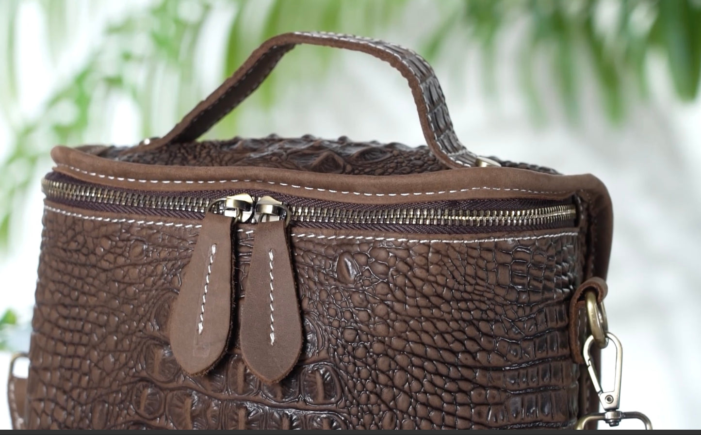 Italy Retro Crocodile Embossed Genuine Leather Handbag
